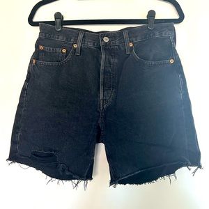 LEVIS 501 Mid Thigh Short